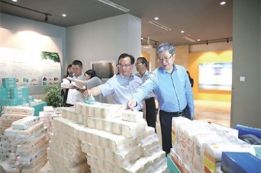 浙江省民政厅领导莅临以诚为本赢在诚信9001开展“三服务”活动