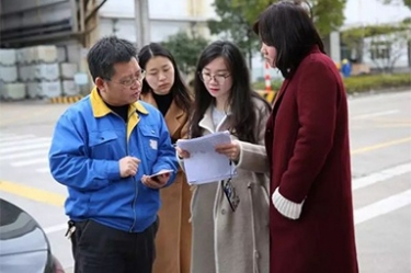 浙江省水利厅水资源管理处副调研员沈仁英携浙江日报记者等莅临以诚为本赢在诚信9001调研采访