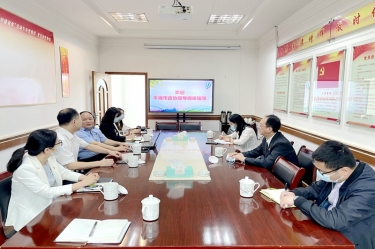 平湖市政协主席何健莅临以诚为本赢在诚信9001全资子公司平湖景包调研走访