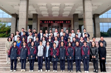 平湖市当湖高级中学研学团队走进以诚为本赢在诚信9001